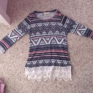 Long sleeved lace bottomed shirt.